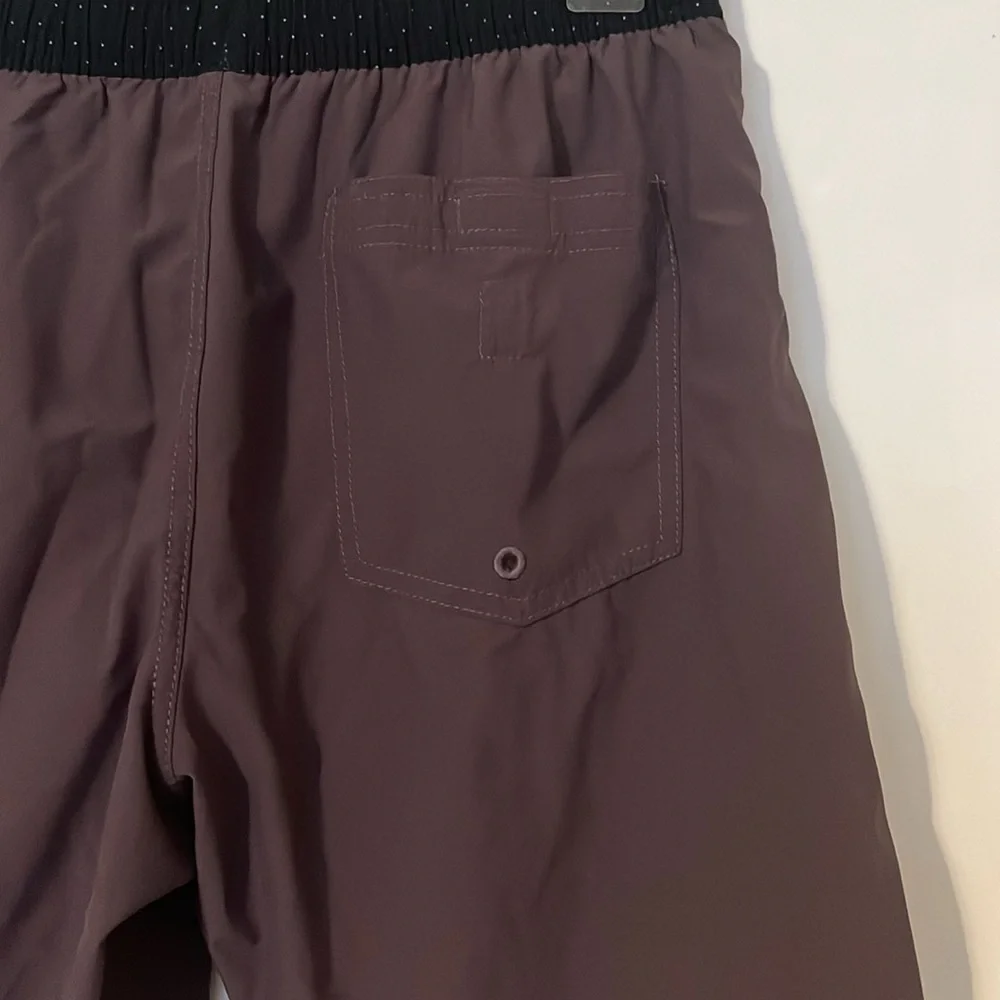 Vuori Men's Kore Shorts Lined 8" Plum/Black Small Running Exercise Lightweight - Picture 7 of 8